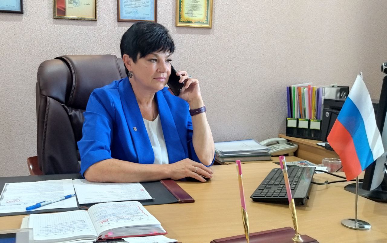 6 ноября 2025 года состоялась прямая телефонная линия с директора ГКУ «Дебальцевский городской центр занятости» Натальей Сиренко для населения и работодателей города Дебальцево, а также г. Светлодарск и пгт. Мироновский