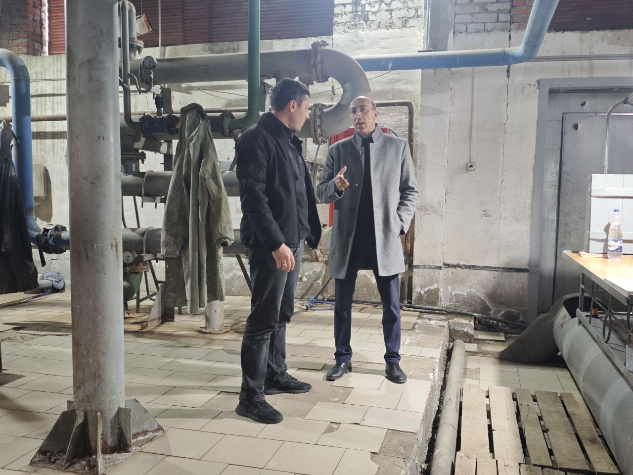 Заместитель главы администрации городского округа Дебальцево Евгений Глебов посетил котельную города Светлодарск Заместитель главы администрации городского округа Дебальцево Евгений Глебов посетил котельную города Светлодарск