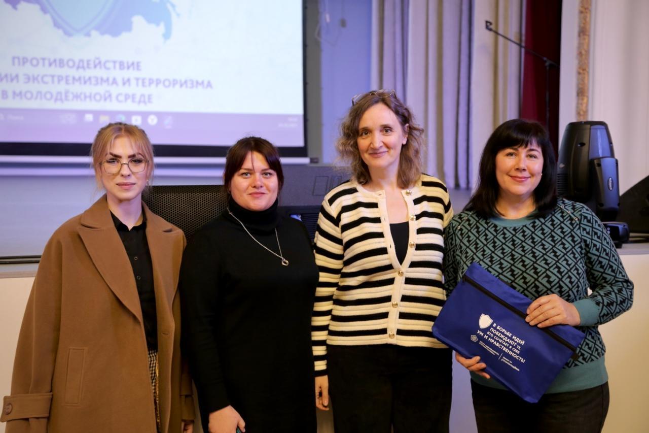 Эксперты из Ленобласти провели образовательный курс для педагогов из ДНР Эксперты из Ленобласти провели образовательный курс для педагогов из ДНР