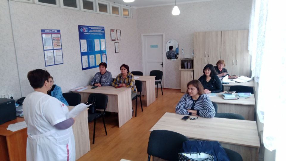 Медицинская сестра кабинета по оказанию медицинской помощи несовершеннолетним Свободненского ФП провела беседу с учащимися 9 класса и сотрудниками ГБОУ " Свободненская школа Тельмановского м.о. " на тему: " О преимуществах... Медицинская сестра кабинета по оказанию медицинской помощи несовершеннолетним Свободненского ФП провела беседу с учащимися 9 класса и сотрудниками ГБОУ " Свободненская школа Тельмановского м.о. " на тему: " О преимуществах...