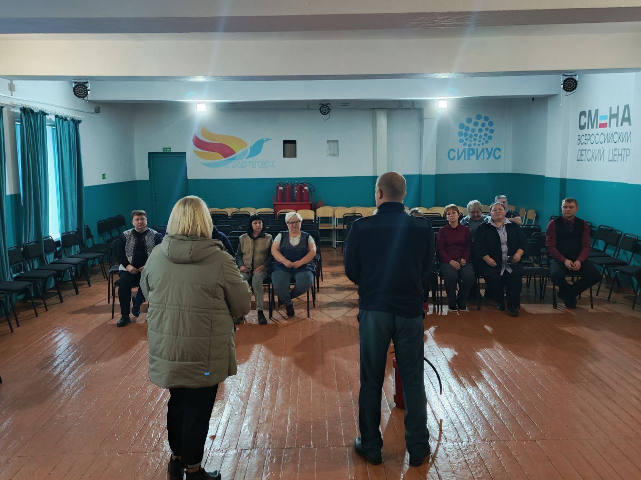 Сегодня заведующая Мирненским территориальным сектором Администрации Тельмановского округа провела встречу с трудовым коллективом Мирненской школы Сегодня заведующая Мирненским территориальным сектором Администрации Тельмановского округа провела встречу с трудовым коллективом Мирненской школы