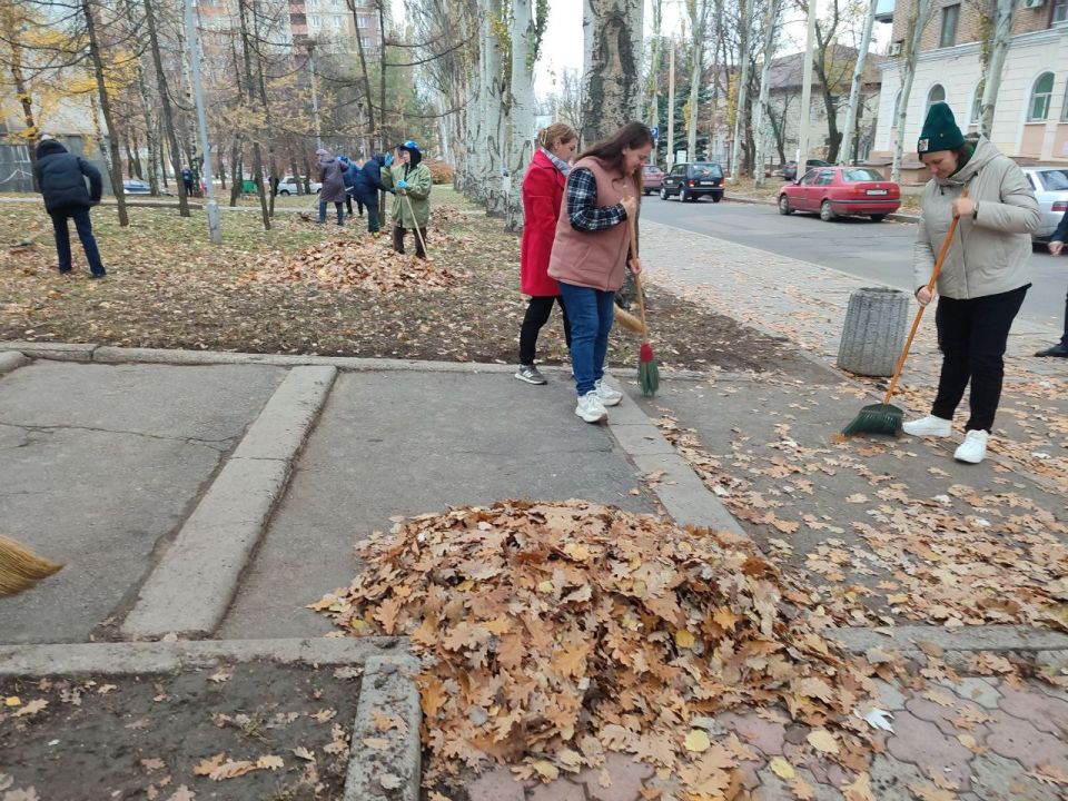 Елена Синецкая: Сегодня, 6 ноября, в рамках проекта «Городская среда», реализуемого Всероссийской Политической Партией «Единая Россия», сотрудники Управы Калининского внутригородского района Администрации городского округа... Елена Синецкая: Сегодня, 6 ноября, в рамках проекта «Городская среда», реализуемого Всероссийской Политической Партией «Единая Россия», сотрудники Управы Калининского внутригородского района Администрации городского округа...