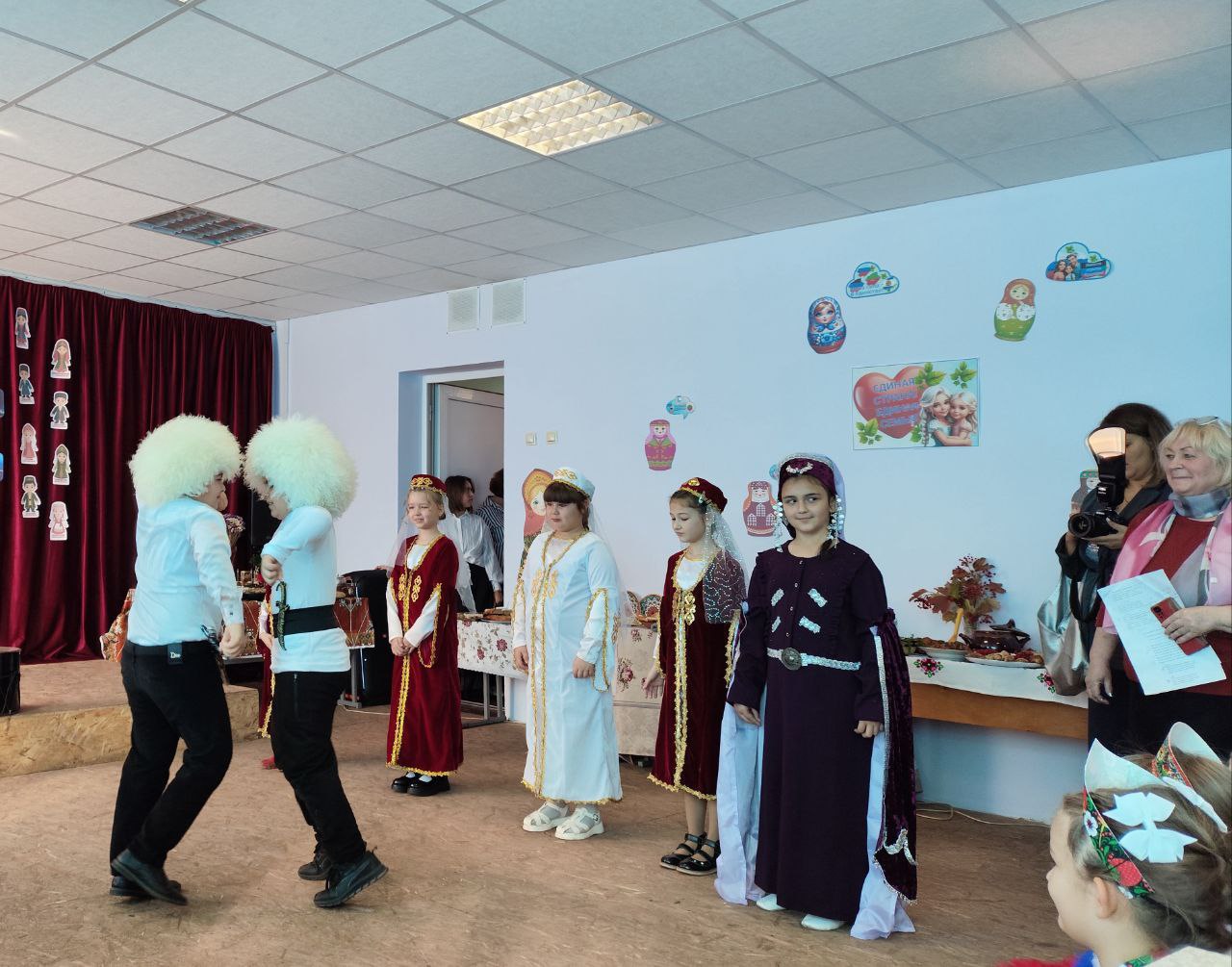 Фестиваль народов России в честь Дня народного единства в ГБОУ «Школа № 3 г.о. Дебальцево» Фестиваль народов России в честь Дня народного единства в ГБОУ «Школа № 3 г.о. Дебальцево»