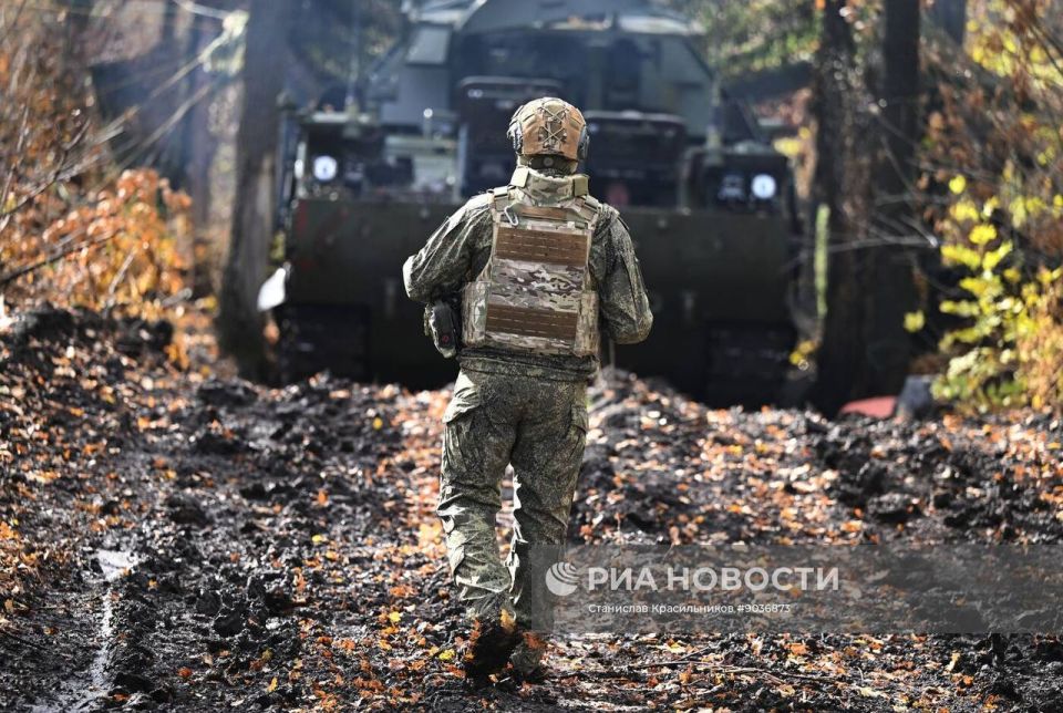 Боевое дежурство расчёта ЗРК "Тор-М2" группировки войск "Центр" на покровском направлении Боевое дежурство расчёта ЗРК "Тор-М2" группировки войск "Центр" на покровском направлении