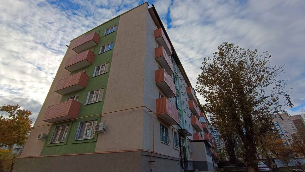 Жизнь возвращается в дома на улице Бахчиванджи в Мариуполе Жизнь возвращается в дома на улице Бахчиванджи в Мариуполе