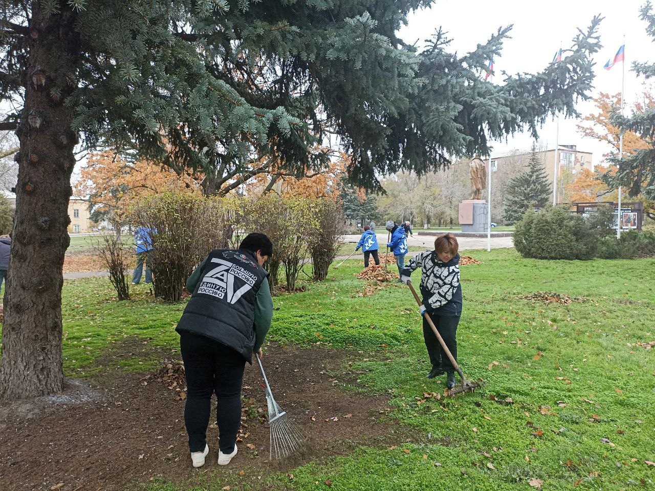 Василий Овчаров: Во исполнение поручений Главы нашей Республики Дениса Пушилина, в рамках партийного проекта "Единой России" «Чистая страна» коллектив Администрации округа принял участие в субботнике Василий Овчаров: Во исполнение поручений Главы нашей Республики Дениса Пушилина, в рамках партийного проекта "Единой России" «Чистая страна» коллектив Администрации округа принял участие в субботнике