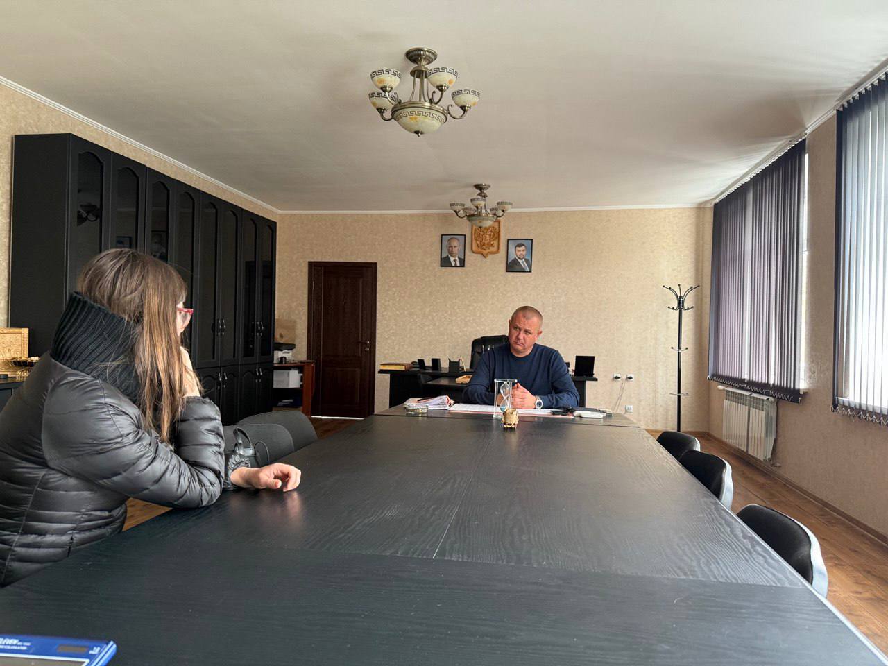 На одном из депутатских приёмов ко мне обратилась педагог школы с. Прохоровка (Волновахский м.о, ДНР) с проблемой в с. Чичерино, ученики которого с трудом добираются в школу