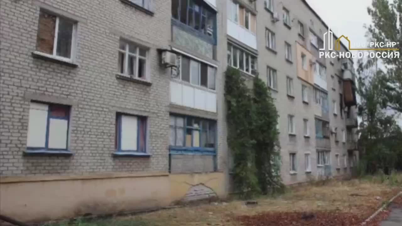 Сегодня покажем еще один преображенный дом на центральной улице Волновахи