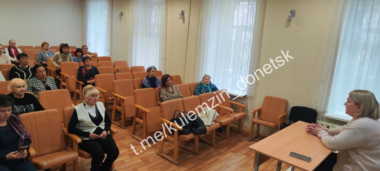 Заместитель главы администрации г. о. Донецк провела встречу с трудовым коллективом музыкальной школа № 2 Киевского района Заместитель главы администрации г. о. Донецк провела встречу с трудовым коллективом музыкальной школа № 2 Киевского района