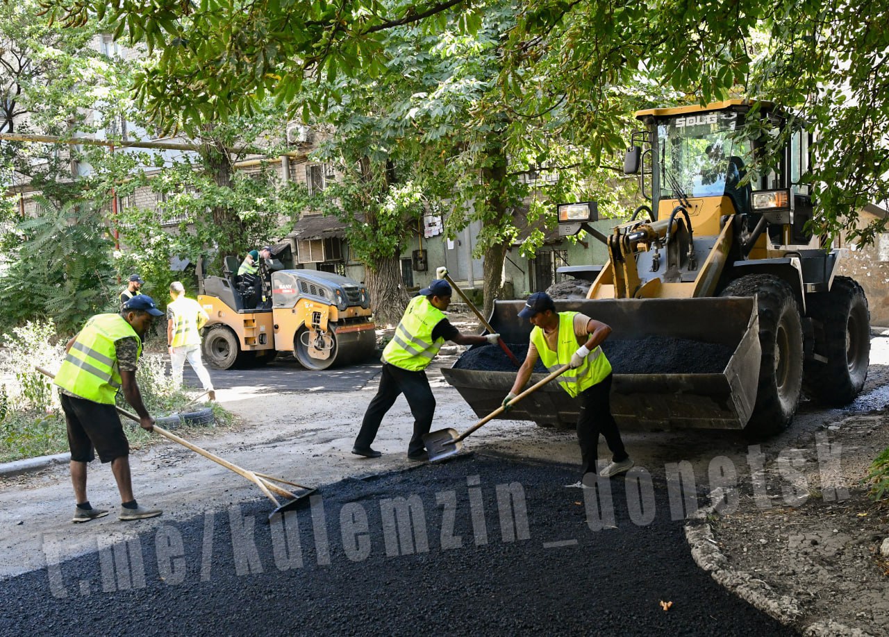 Алексей Кулемзин: В этом году выполнили большой объем работы по ремонту дорожного покрытия во всех районах Донецка Алексей Кулемзин: В этом году выполнили большой объем работы по ремонту дорожного покрытия во всех районах Донецка