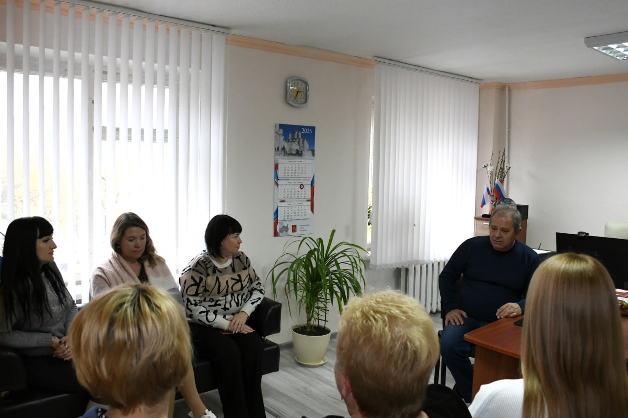 Сергей Назаров встретился с представителями сферы культуры в Кировском Сергей Назаров встретился с представителями сферы культуры в Кировском