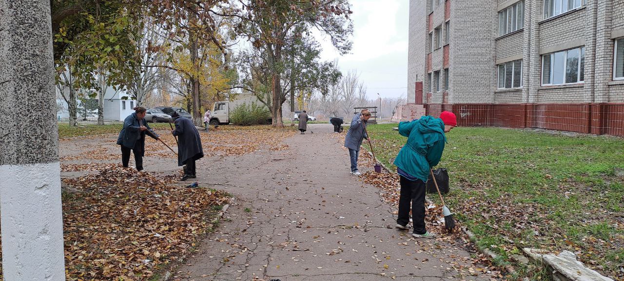 Сегодня, 6 ноября 2025 года, в рамках проекта «Городская среда», реализуемого Единой Россией , работники общеобразовательных учреждений Кировского района приняли участие в традиционной экологической акции «Чистый четверг» Сегодня, 6 ноября 2025 года, в рамках проекта «Городская среда», реализуемого Единой Россией , работники общеобразовательных учреждений Кировского района приняли участие в традиционной экологической акции «Чистый четверг»