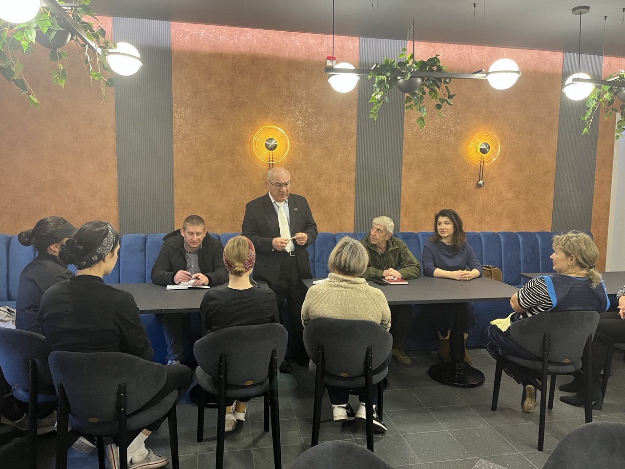 Сегодня состоялась рабочая встреча с трудовым коллективом ООО «Фелбис», организованная заместителем руководителя Управы Пролетарского внутригородского района Администрации г.о. Донецк Зарифом Губиевым. В мероприятии приняли...