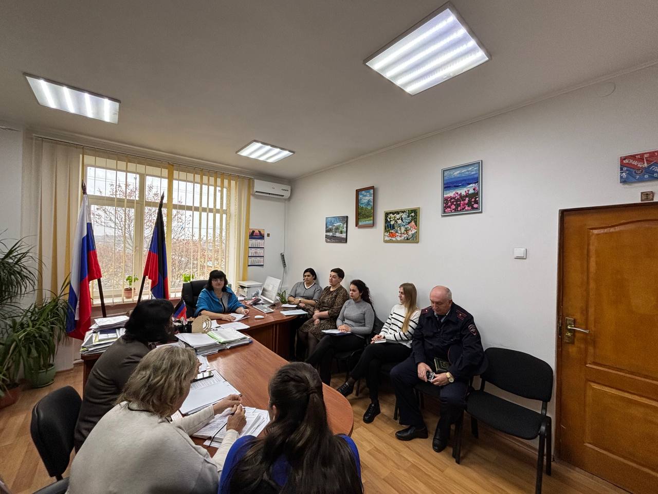 В Мангуше состоялось очередное заседание комиссии по делам несовершеннолетних и защите их прав В Мангуше состоялось очередное заседание комиссии по делам несовершеннолетних и защите их прав