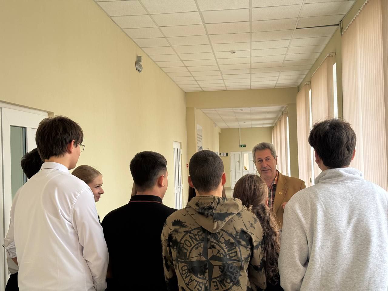 Во всех школах Донецкой Народной Республики в октябре впервые в регионе проходила масштабная акция «Учиться в Донбассе»