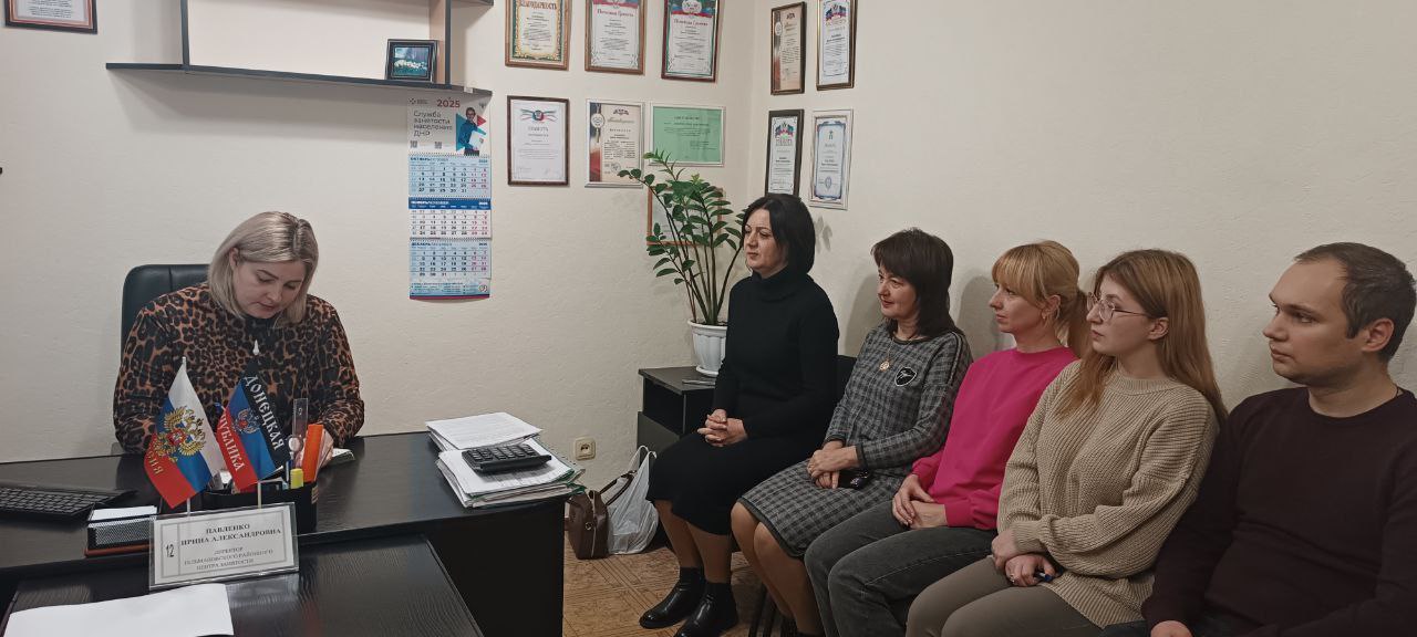 Управляющая делами Администрации Тельмановского муниципального округа провела встречу с трудовым коллективом Тельмановского районного центра занятости