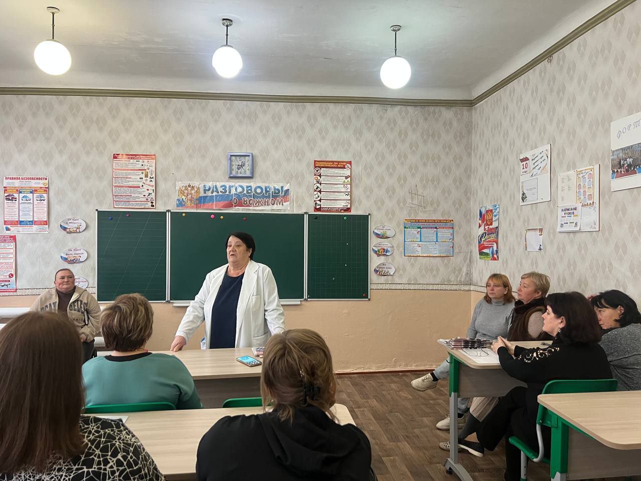 Медицинской сестрой кабинета по оказанию медицинской помощи несовершеннолетним Андреевской амбулатории ОПСМ проведена беседа с коллективом школы на тему: "Профилактика инсульта" Медицинской сестрой кабинета по оказанию медицинской помощи несовершеннолетним Андреевской амбулатории ОПСМ проведена беседа с коллективом школы на тему: "Профилактика инсульта"