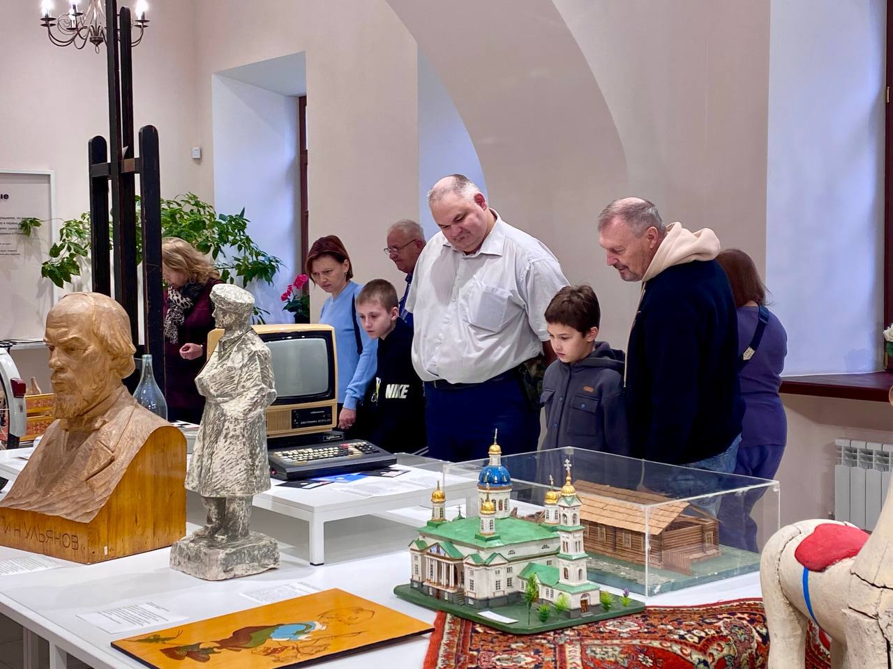 Тысячи ветеранов специальной военной операции во всех регионах страны приняли участие в праздничных мероприятиях в честь Дня народного единства Тысячи ветеранов специальной военной операции во всех регионах страны приняли участие в праздничных мероприятиях в честь Дня народного единства