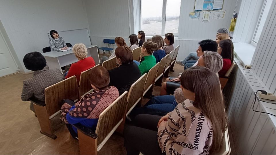 Сегодня, заместитель Главы Администрации Тельмановского муниципального округа провела рабочую встречу с трудовым коллективом филиала 28 ГКУ «Республиканский центр по предоставлению мер социальной поддержки Тельмановского... Сегодня, заместитель Главы Администрации Тельмановского муниципального округа провела рабочую встречу с трудовым коллективом филиала 28 ГКУ «Республиканский центр по предоставлению мер социальной поддержки Тельмановского...