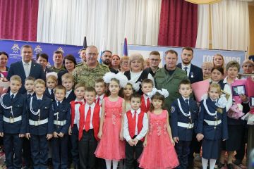 В Кадетской школе-интернате имени Г.Т. Берегового состоялось вручение ведомственных наград Следственного комитета РФ и Минобрнауки ДНР