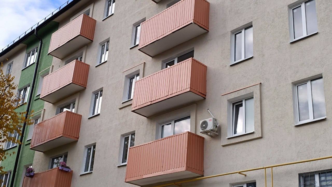 Жизнь возвращается в дома на улице Бахчиванджи в Мариуполе Жизнь возвращается в дома на улице Бахчиванджи в Мариуполе