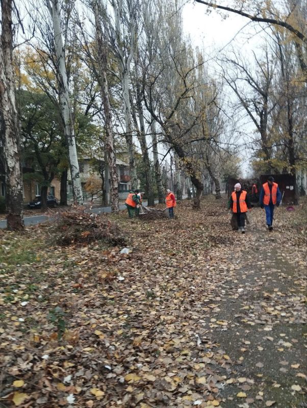 Сегодня, 6 ноября 2025 года, в рамках проекта «Городская среда», реализуемого Единой Россией , работники предприятий Кировского района приняли участие в традиционной экологической акции «Чистый четверг» Сегодня, 6 ноября 2025 года, в рамках проекта «Городская среда», реализуемого Единой Россией , работники предприятий Кировского района приняли участие в традиционной экологической акции «Чистый четверг»