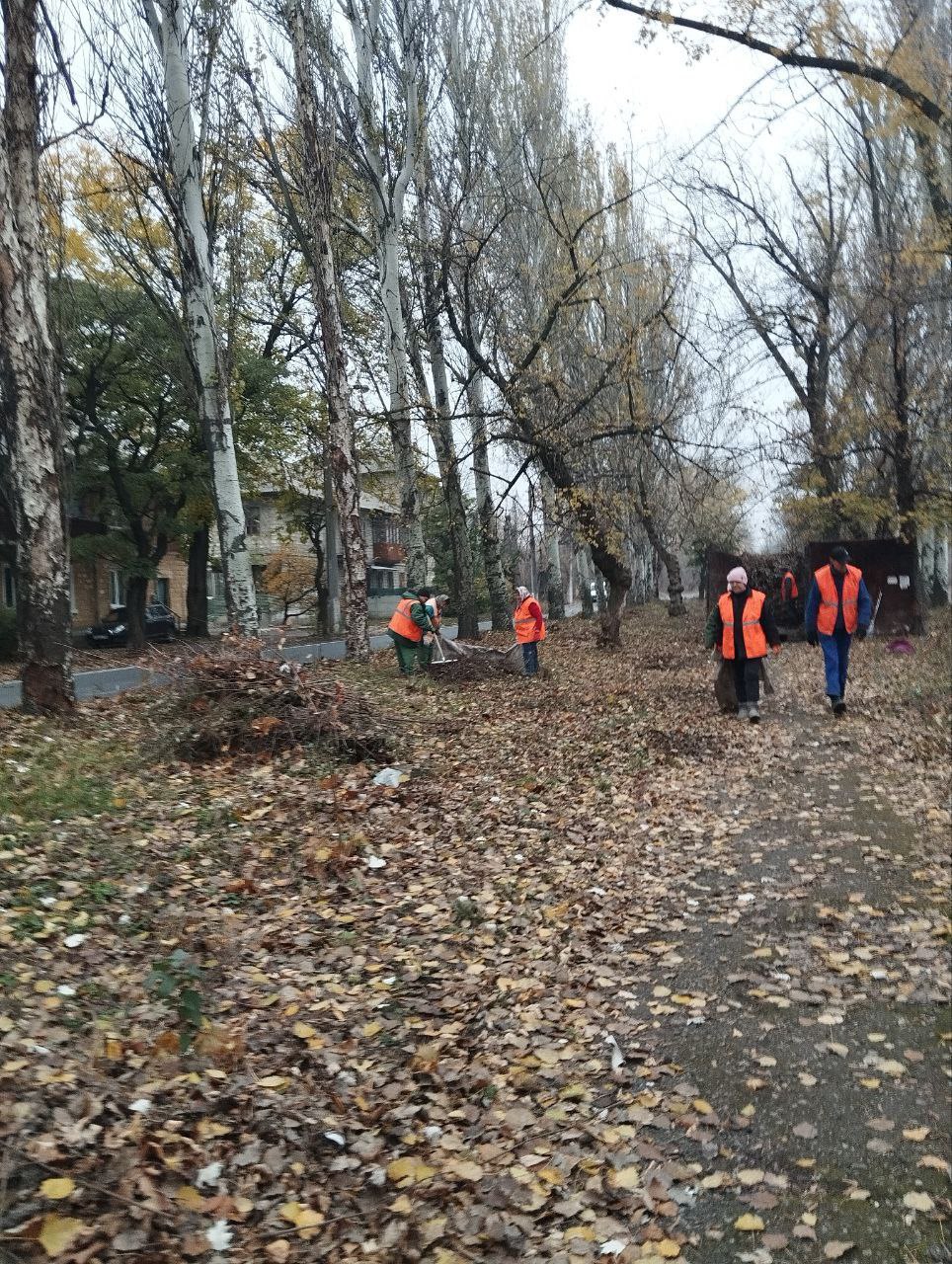 Сегодня, 6 ноября 2025 года, в рамках проекта «Городская среда», реализуемого Единой Россией , работники предприятий Кировского района приняли участие в традиционной экологической акции «Чистый четверг» Сегодня, 6 ноября 2025 года, в рамках проекта «Городская среда», реализуемого Единой Россией , работники предприятий Кировского района приняли участие в традиционной экологической акции «Чистый четверг»