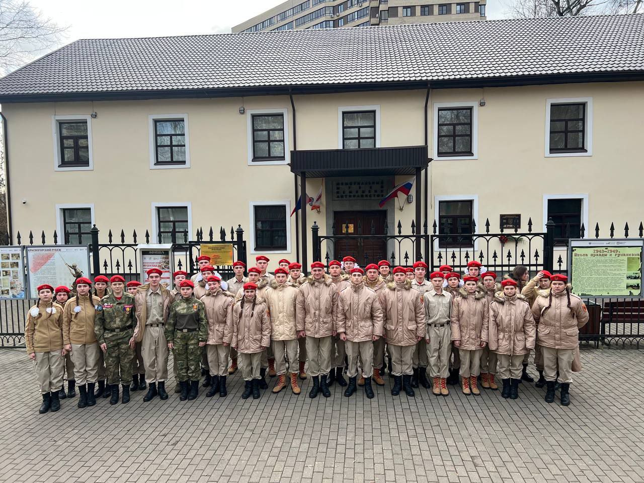 Юнармейцы Кировского отправились в туристический маршрут «Лица Победы» Юнармейцы Кировского отправились в туристический маршрут «Лица Победы»