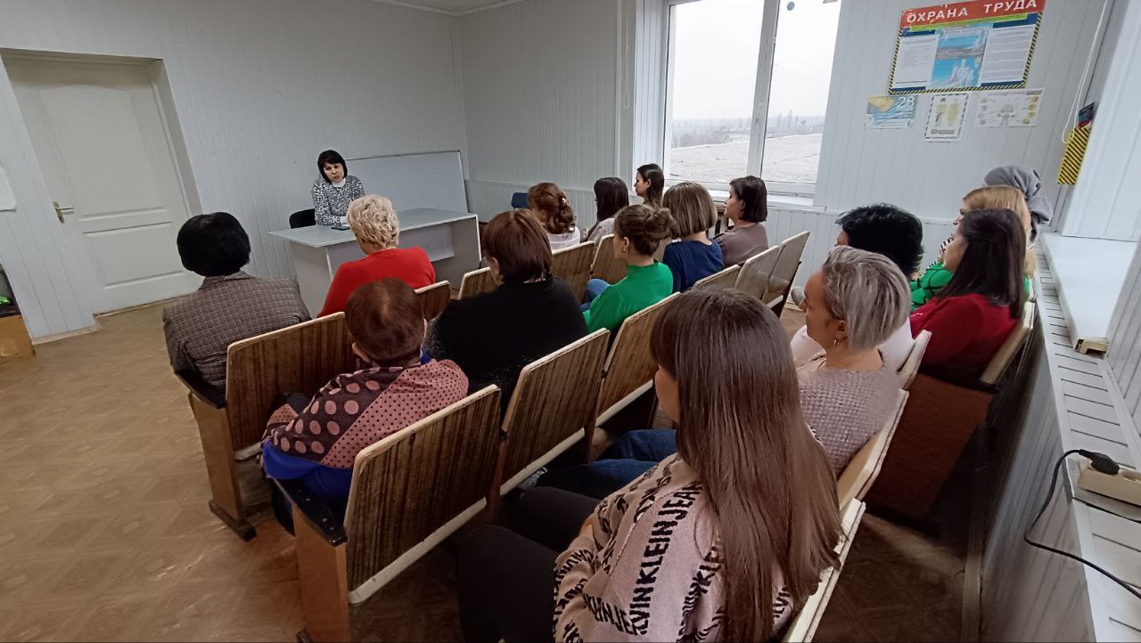 Сегодня, заместитель Главы Администрации Тельмановского муниципального округа провела рабочую встречу с трудовым коллективом филиала 28 ГКУ «Республиканский центр по предоставлению мер социальной поддержки Тельмановского...