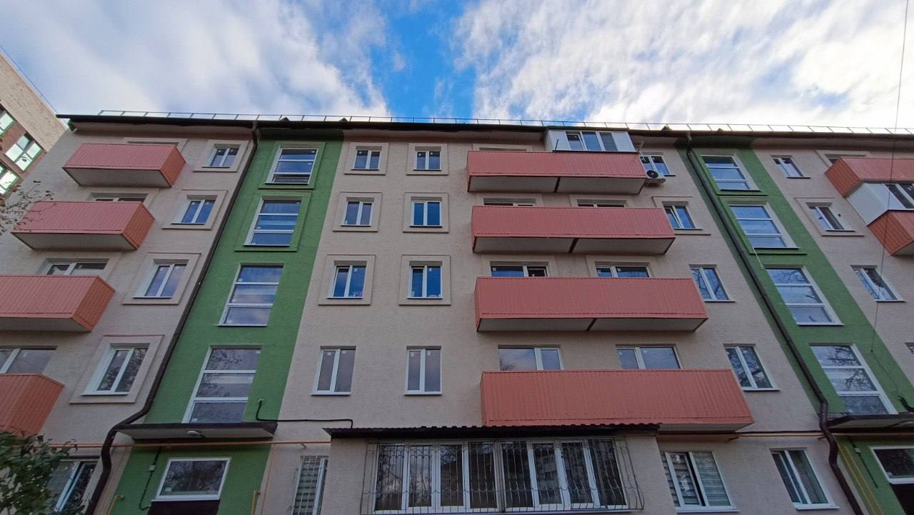 Жизнь возвращается в дома на улице Бахчиванджи в Мариуполе Жизнь возвращается в дома на улице Бахчиванджи в Мариуполе