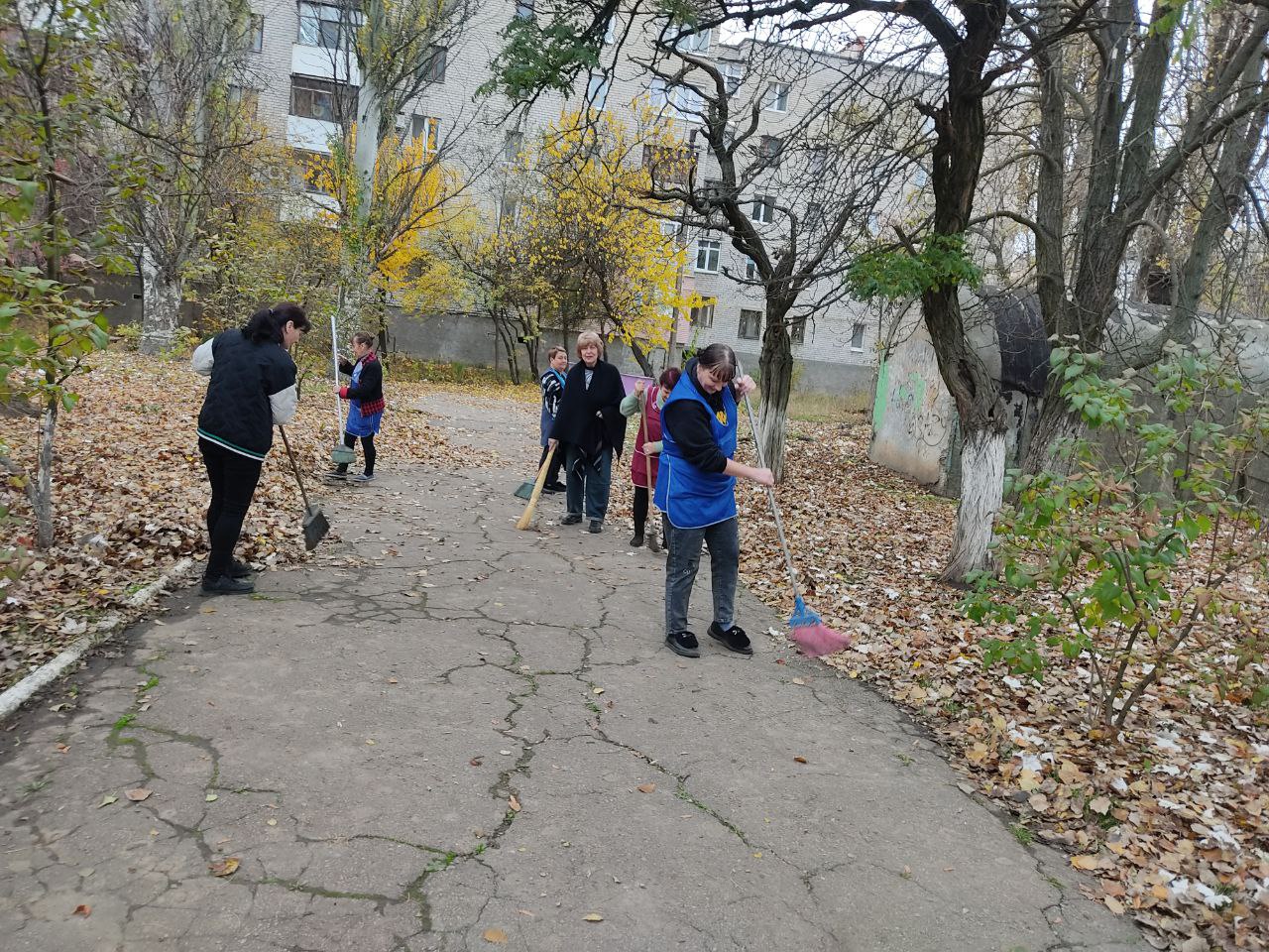 Сегодня, 6 ноября 2025 года, в рамках проекта «Городская среда», реализуемого Единой Россией , работники общеобразовательных учреждений Кировского района приняли участие в традиционной экологической акции «Чистый четверг» Сегодня, 6 ноября 2025 года, в рамках проекта «Городская среда», реализуемого Единой Россией , работники общеобразовательных учреждений Кировского района приняли участие в традиционной экологической акции «Чистый четверг»