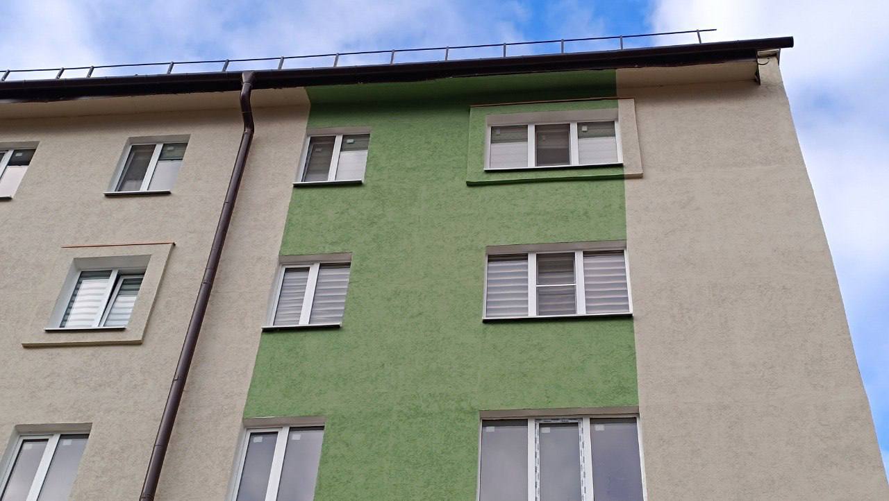 Жизнь возвращается в дома на улице Бахчиванджи в Мариуполе Жизнь возвращается в дома на улице Бахчиванджи в Мариуполе