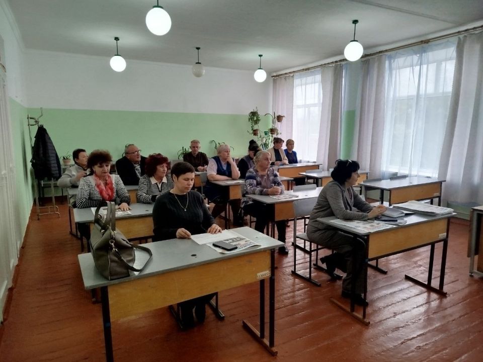 Заместитель главы Администрации Вера Немилостивая провела встречу с трудовым коллективом Солнцевской школы, на которой обсудили следующие вопросы Заместитель главы Администрации Вера Немилостивая провела встречу с трудовым коллективом Солнцевской школы, на которой обсудили следующие вопросы