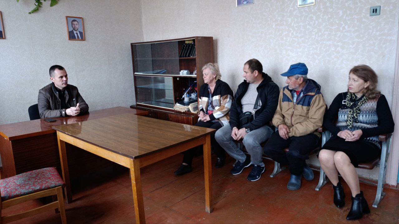 Заместитель главы администрации Старобешевского муниципального округа Михаил Ольмезов провел встречу с гражданами села Новокатериновка Заместитель главы администрации Старобешевского муниципального округа Михаил Ольмезов провел встречу с гражданами села Новокатериновка