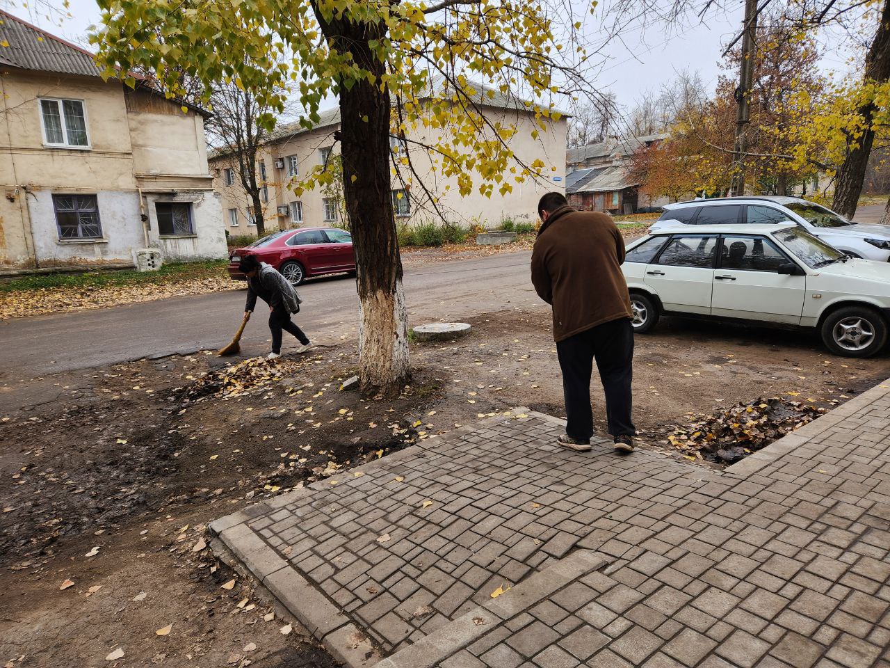Сегодня, 6 ноября 2025 года, в рамках проекта «Городская среда», реализуемого Единой Россией , работники предприятий Кировского района приняли участие в традиционной экологической акции «Чистый четверг» Сегодня, 6 ноября 2025 года, в рамках проекта «Городская среда», реализуемого Единой Россией , работники предприятий Кировского района приняли участие в традиционной экологической акции «Чистый четверг»