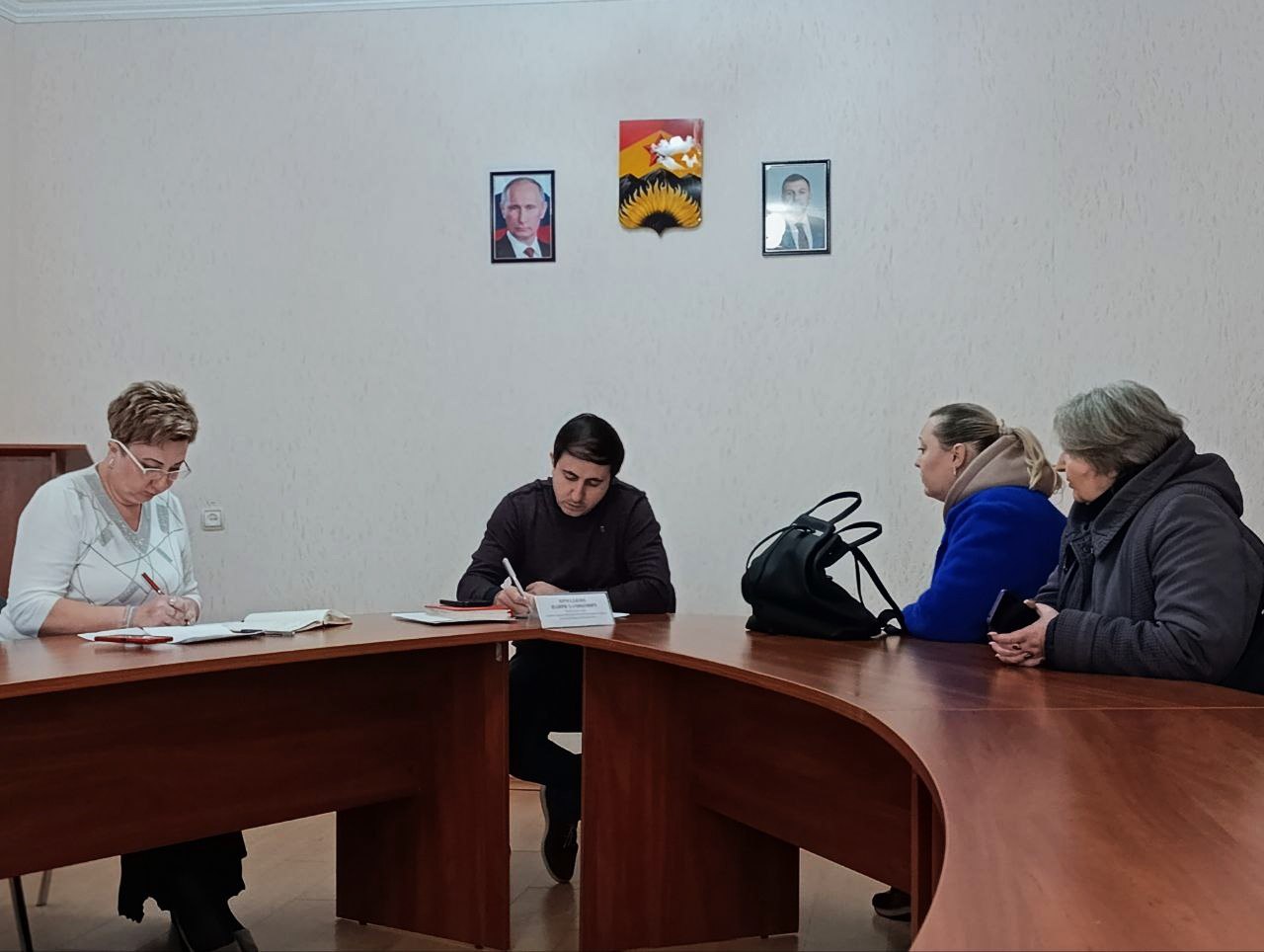 Наири Крмаджян обсудил вопросы жилищно-коммунальной сферы со ждановцами