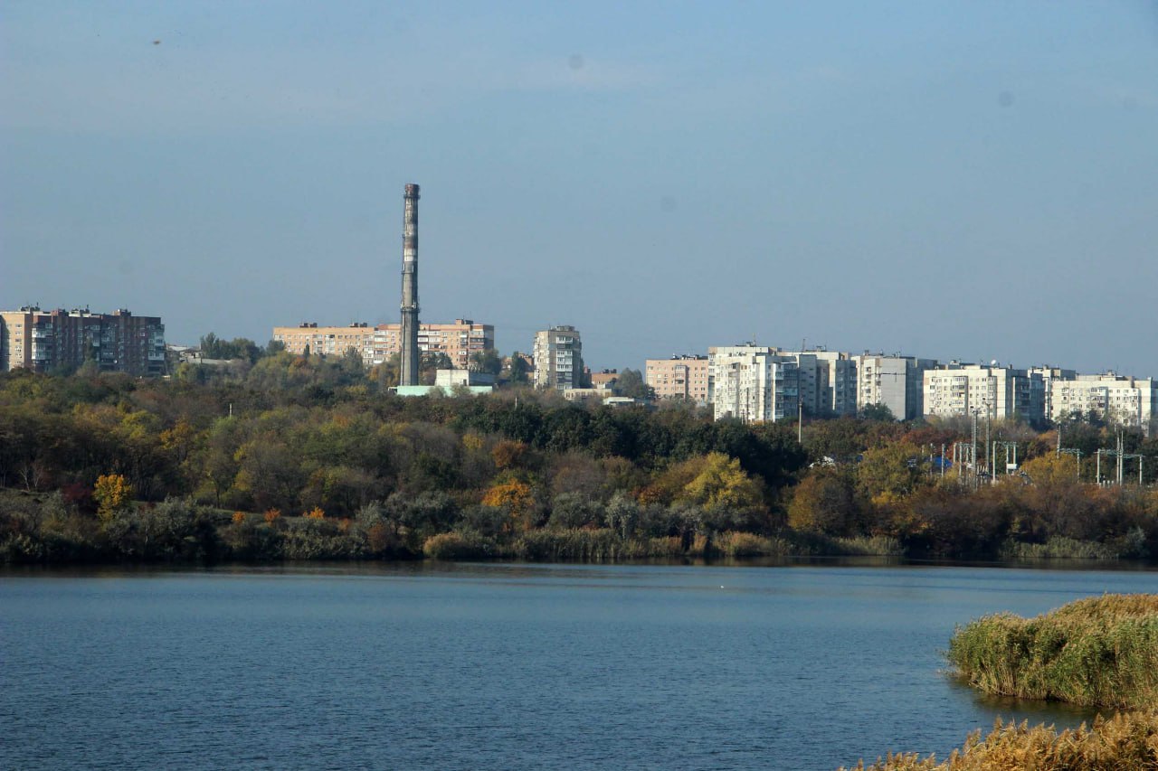 Юридическим лицам и индивидуальным предпринимателям, имеющим источники выбросов загрязняющих веществ в атмосферный воздух, необходимо разработать мероприятия по уменьшению выбросов загрязняющих веществ в атмосферный воздух...