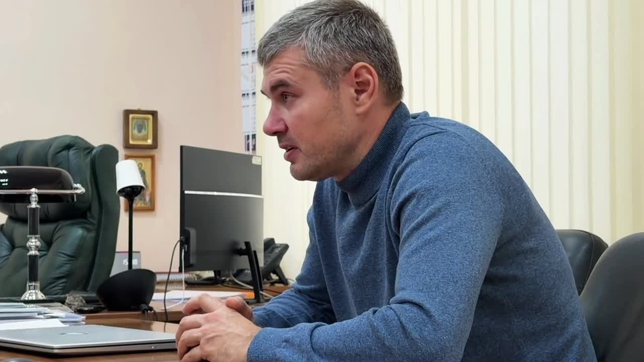 Артем Крамаренко: Сегодня провёл рабочую встречу с Юрием Владимировичем Леоновым — председателем Комитета Народного Совета ДНР по вопросам агропромышленного комплекса и земельных отношений