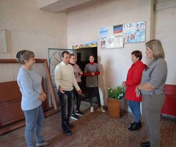 Начальник Саханского территориального отдела Администрации Новоазовского муниципального округа Инна Цыганий провела встречу с жителями села Саханка