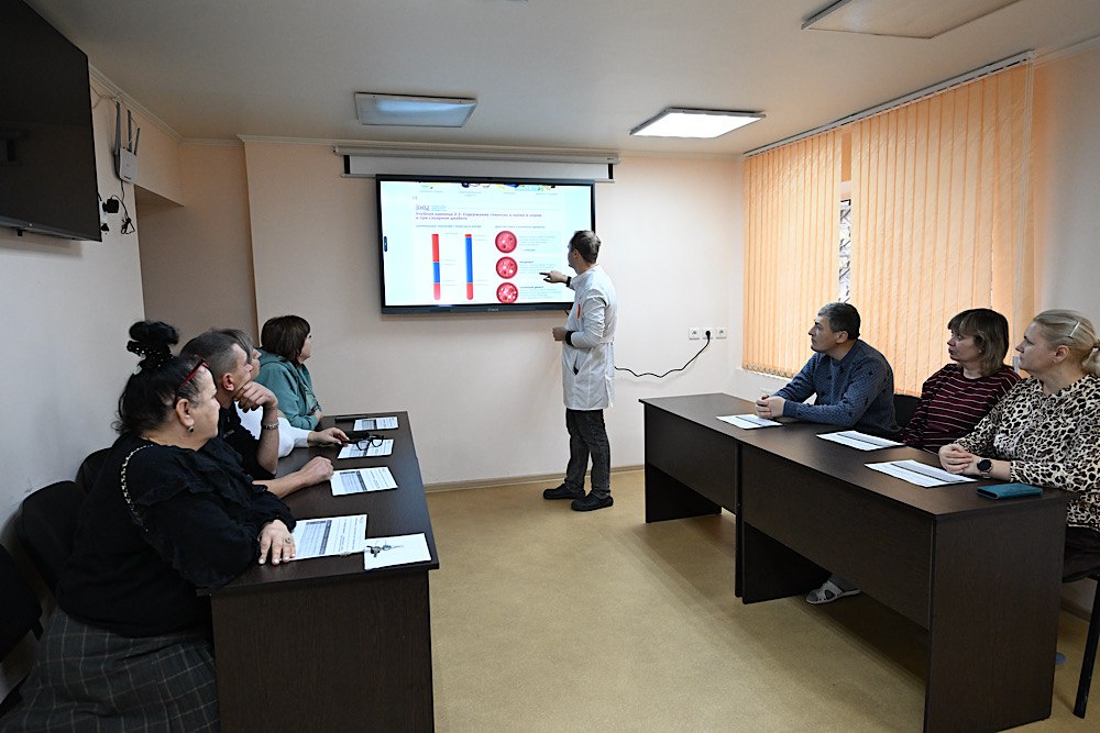 С начала года более тысячи жителей ДНР получили помощь в борьбе с сахарным диабетом в Республиканском эндокринологическом центре в Донецке, 500 детей обеспечили системами непрерывного мониторинга глюкозы