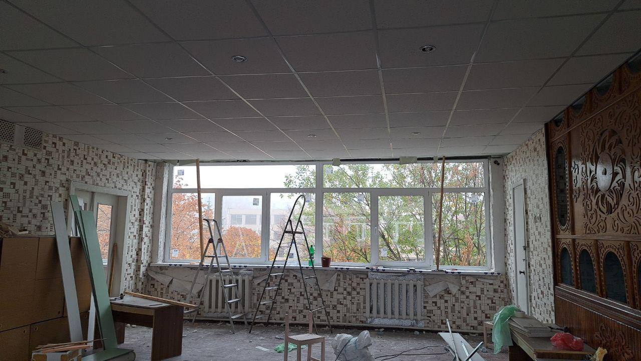 Евгений Поплавский: Нижегородские подрядчики приступили к частичной замене окон в детсаду № 1 Харцызска