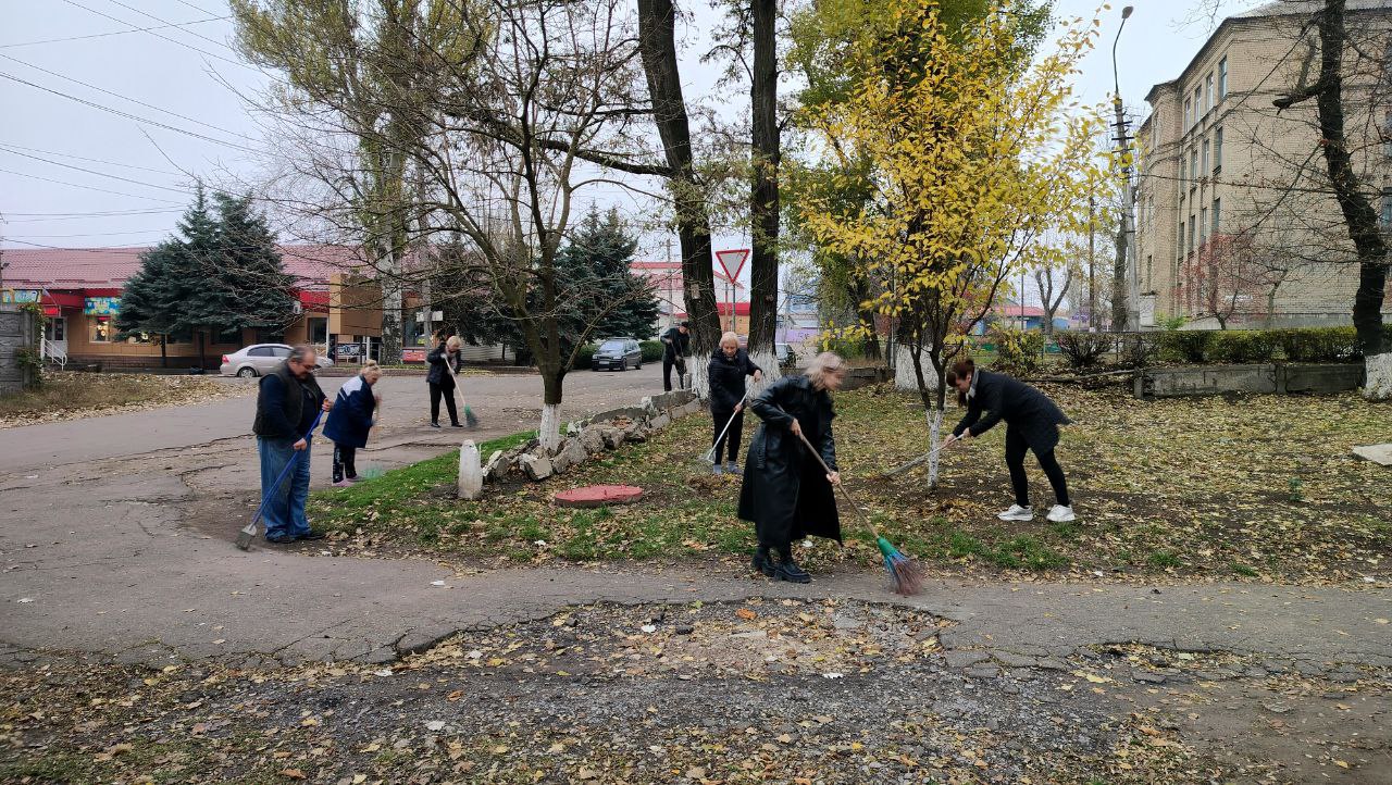 Сегодня, 6 ноября 2025 года, в рамках проекта «Городская среда», реализуемого Единой Россией , работники общеобразовательных учреждений Кировского района приняли участие в традиционной экологической акции «Чистый четверг» Сегодня, 6 ноября 2025 года, в рамках проекта «Городская среда», реализуемого Единой Россией , работники общеобразовательных учреждений Кировского района приняли участие в традиционной экологической акции «Чистый четверг»