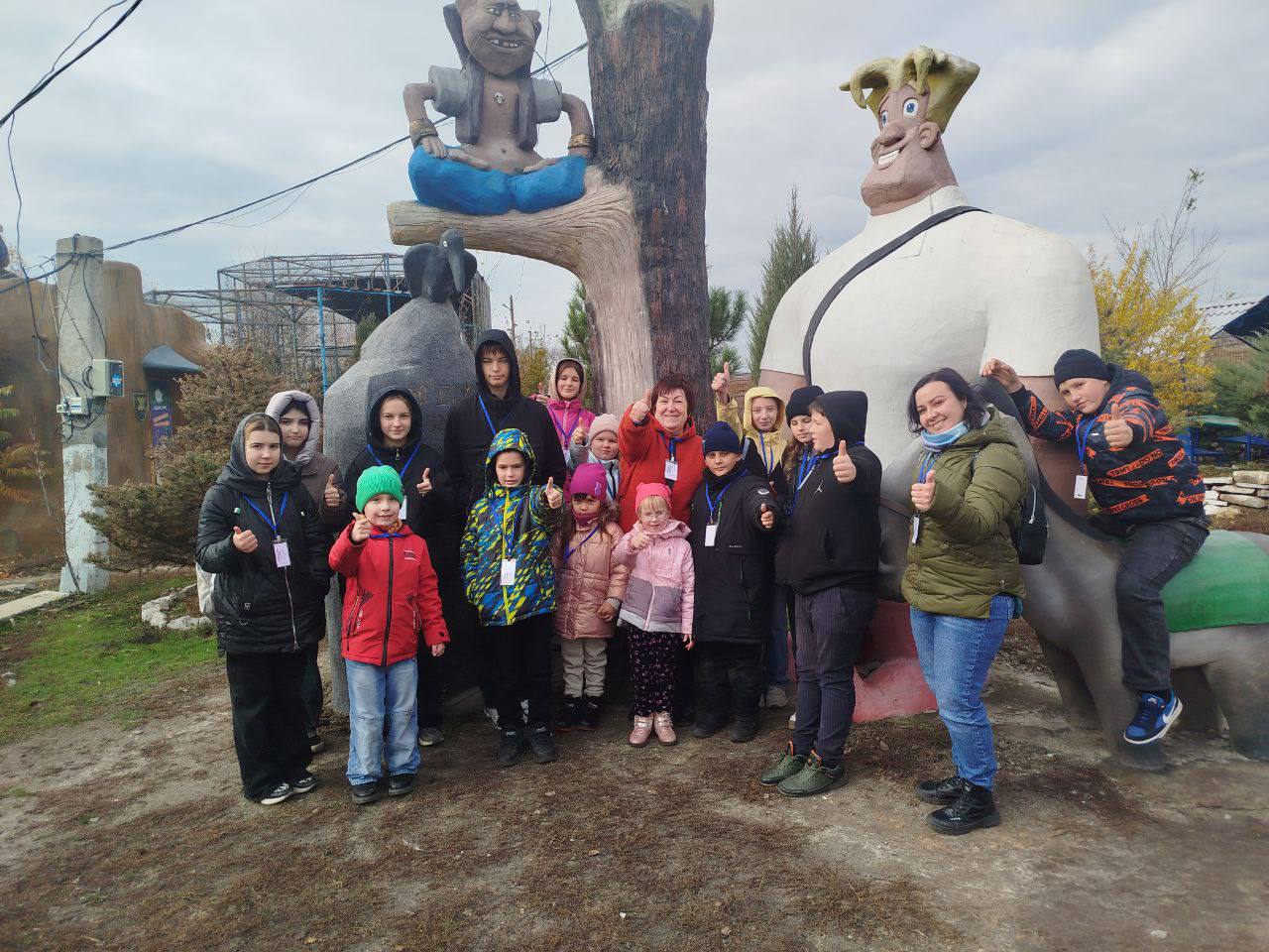 Дети льготных категорий из Иловайска побывали в зоопарке в селе Придорожное Дети льготных категорий из Иловайска побывали в зоопарке в селе Придорожное