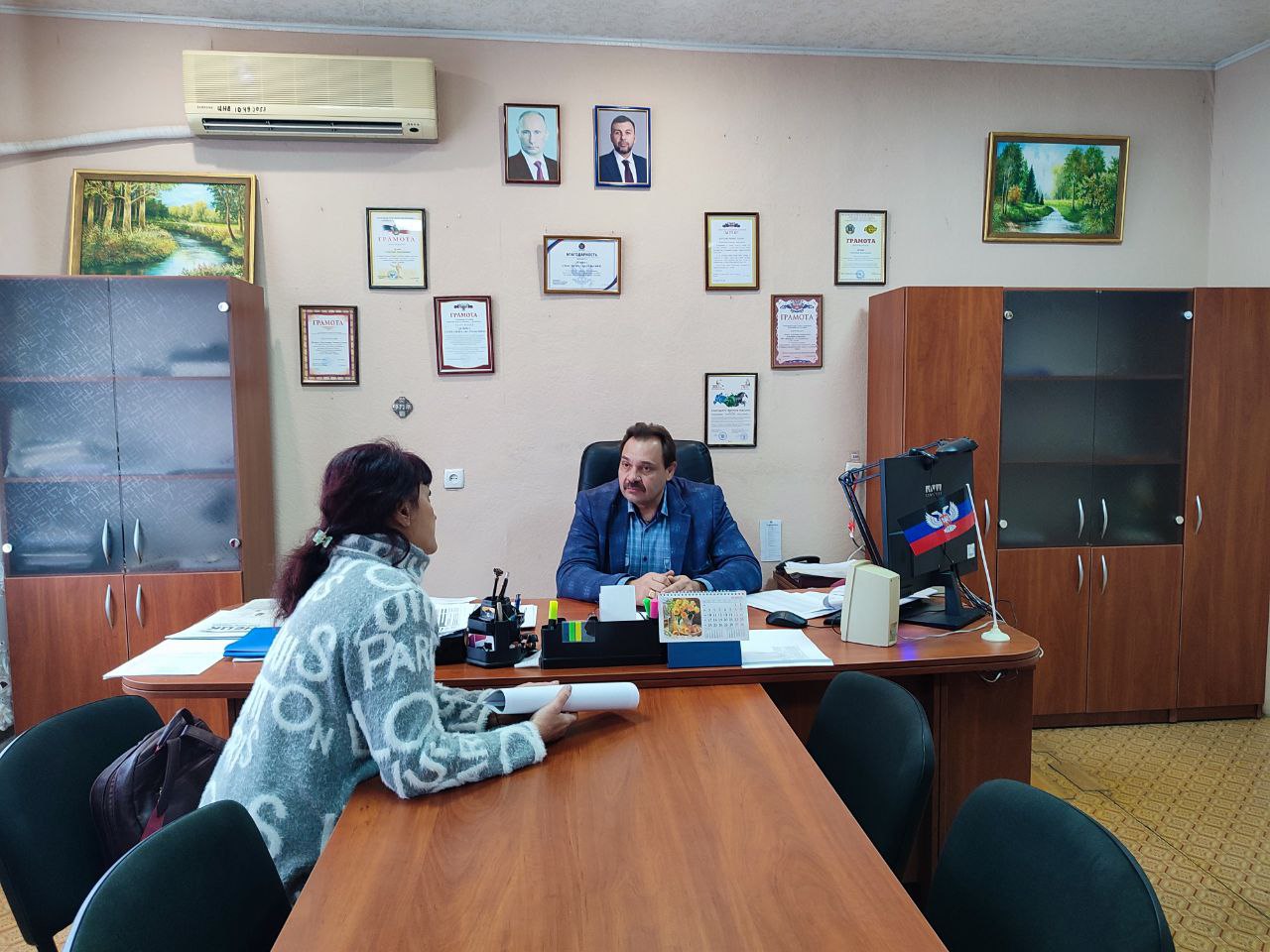 Сегодня, 6 ноября 2025 года, заместитель руководителя Управы Кировского внутригородского района Администрации городского округа Донецк ДНР Александр Дёмин провел личный прием граждан