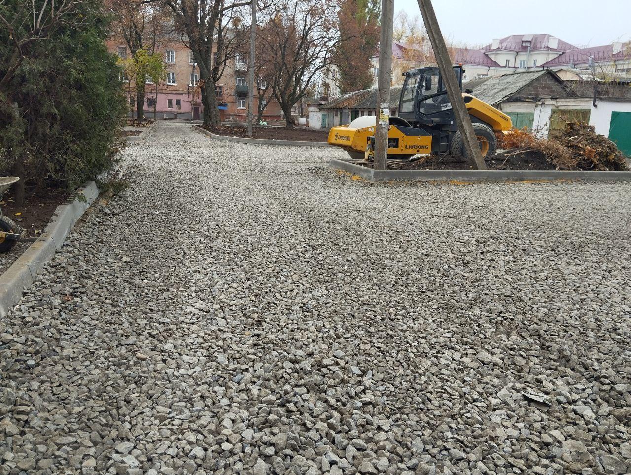 В Харцызске обновляют дворы при поддержке Нижегородской области В Харцызске обновляют дворы при поддержке Нижегородской области