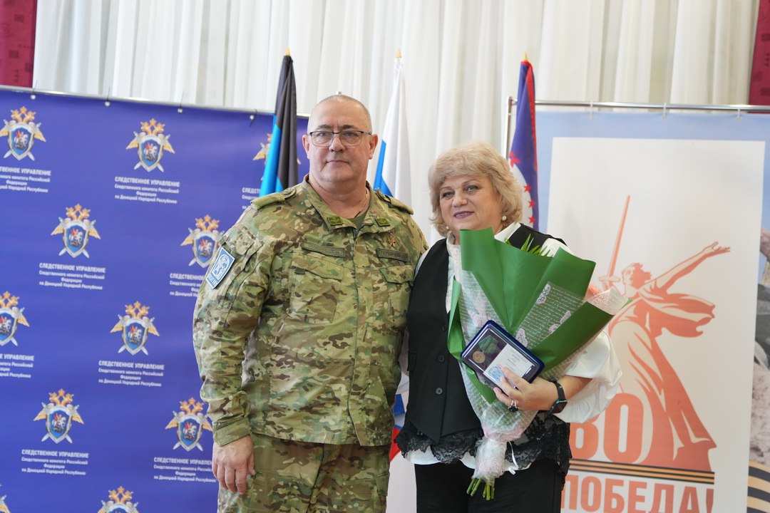 В Кадетской школе-интернате имени Г.Т. Берегового состоялось вручение ведомственных наград Следственного комитета РФ и Минобрнауки ДНР В Кадетской школе-интернате имени Г.Т. Берегового состоялось вручение ведомственных наград Следственного комитета РФ и Минобрнауки ДНР