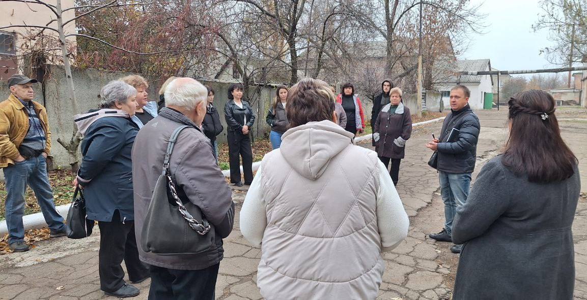 6 ноября депутат Макеевского городского совета Андрей Зотеев провел встречу с населением возле дома 3 по улице Коммунистическая в жилом массиве шахты № 21