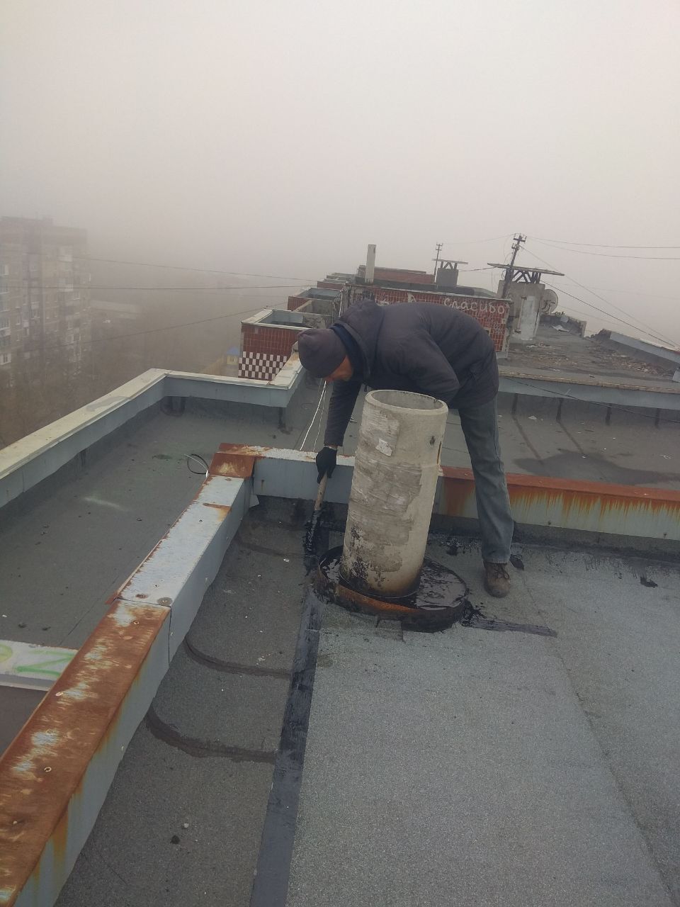 Наталья Бегуненко: Сотрудниками Петровского участка № 1 Донецкого Филиала «Единого регионального фонда по управлению МКД на территории ДНР» ведутся ремонтные работы по адресу ул. Шуйская, 5