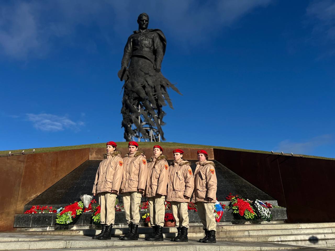 Юнармейцы Кировского отправились в туристический маршрут «Лица Победы» Юнармейцы Кировского отправились в туристический маршрут «Лица Победы»