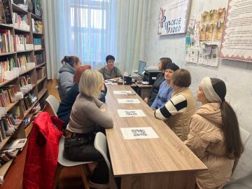 Сегодня Заместитель Главы Администрации Тельмановского округа провела встречу с сотрудниками Тельмановского Дома культуры и работниками библиотеки, где были обсуждены следующие вопросы: